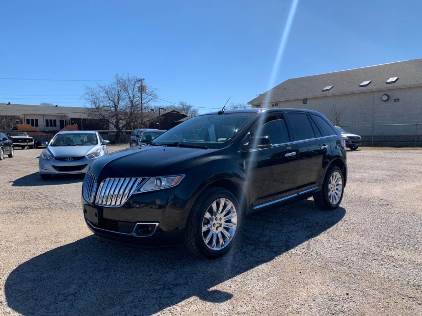 2013 Black /Black Lincoln MKX (2LMDJ8JK7DB) with an V6 - 3.7L 3726cc 227ci GAS MFI vin K - 4 valve DOHC engine, AUTOMATIC transmission, located at 1830 North Belt Line Road, Irving, TX, 75061, (469) 524-0199, 32.834373, -96.993584 - Photo#5